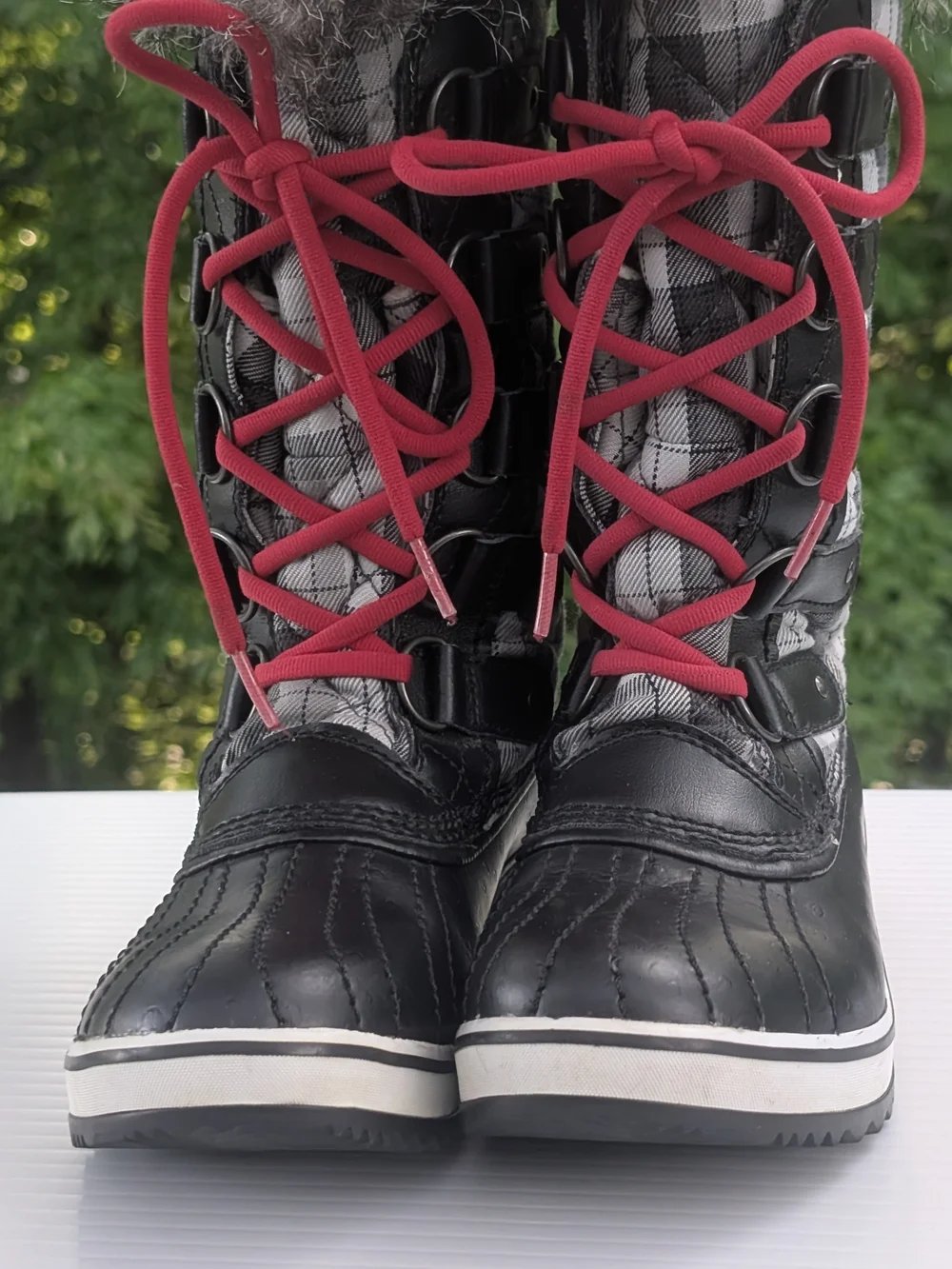 Sorel Girls Kids Black Snow Boots with Red Laces 6